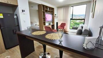 Comfort studio, uitzicht op zwembad | Interieur