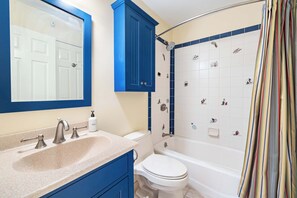 Shower, hair dryer, towels - Cozy Okemo Ski-In/Out Family Loft | Sleeps 10 (Ludlow)