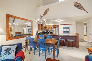 Dining - Cozy Okemo Ski-In/Out Family Loft | Sleeps 10 (Ludlow)