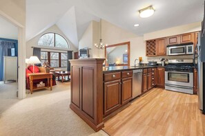 Fridge, microwave, oven, stovetop - Cozy Okemo Ski-In/Out Family Loft | Sleeps 10 (Ludlow)