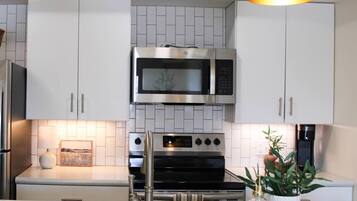 雪櫃、咖啡機/沖茶器、廚房用具/餐具/器皿