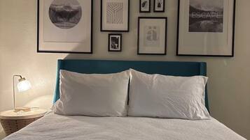 3 slaapkamers, een strijkplank/strijkijzer, gratis wifi, beddengoed