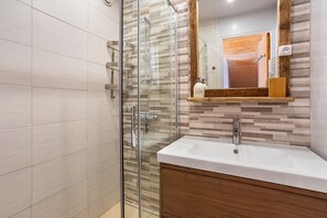 Douche, serviettes fournies