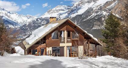 Mountain Chalet Apartment (6 Guests)