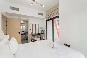 Apartment | 3 bedrooms, Internet - Stayshort - Magnificent 3 Bedroom Apartment in Al Jaddaf That Sleeps 8 (Dubai)
