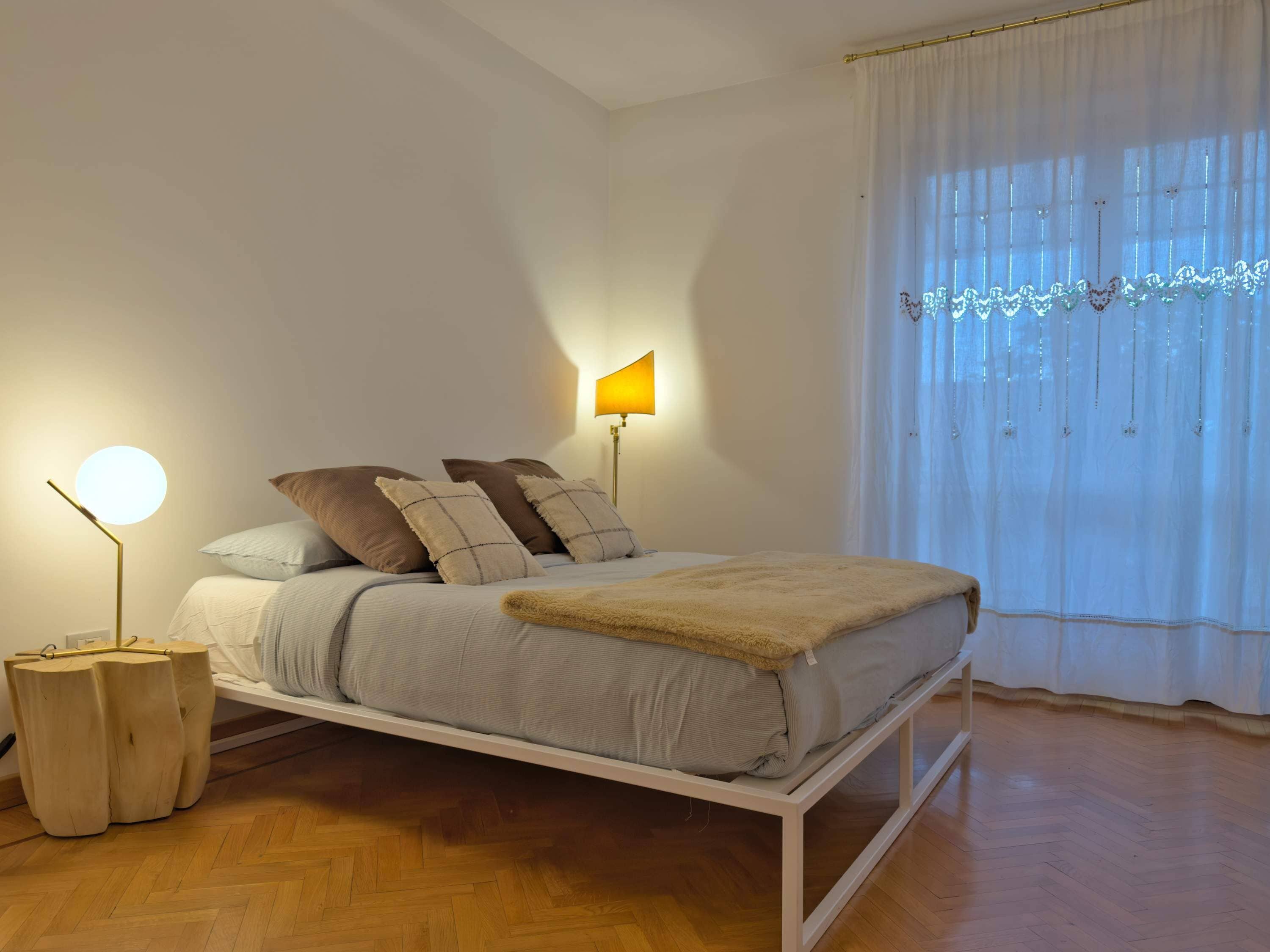 2 bedrooms, desk, iron/ironing board, WiFi