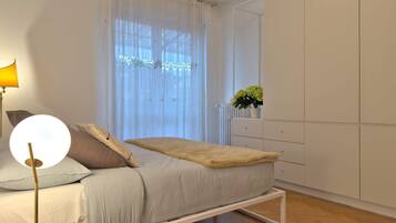 2 Schlafzimmer, Schreibtisch, Bügeleisen/Bügelbrett, WLAN