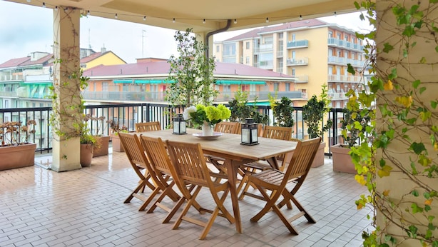 Outdoor dining - Horizon Penthouse, spacious, elegant with terrace (Torino)