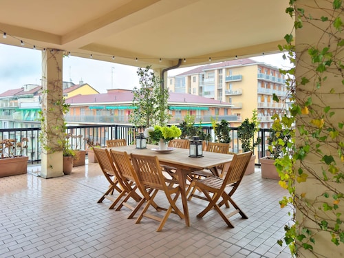 Horizon Penthouse, spacious, elegant with terrace