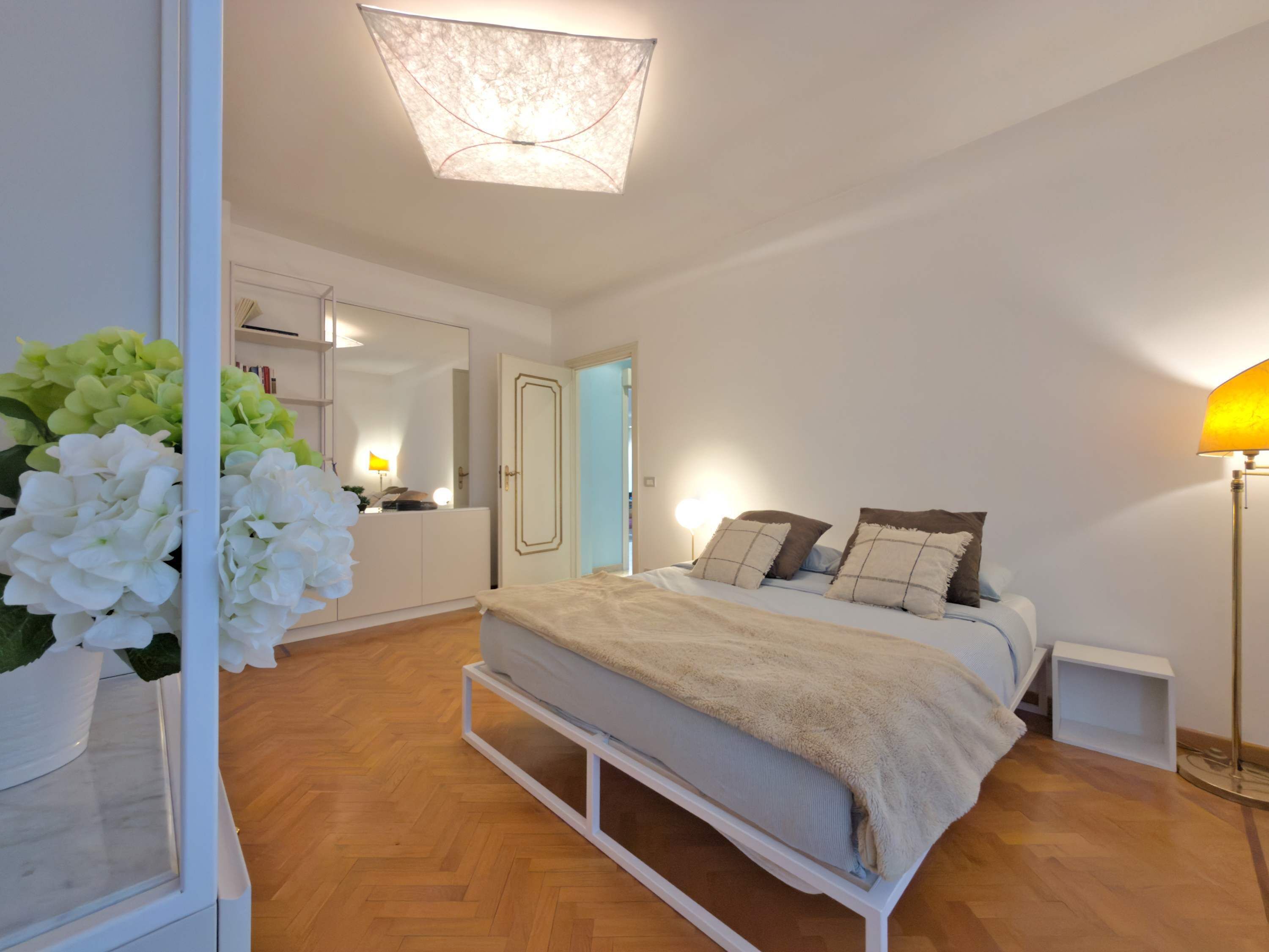 2 Schlafzimmer, Schreibtisch, Bügeleisen/Bügelbrett, WLAN