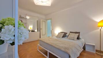 2 Schlafzimmer, Schreibtisch, Bügeleisen/Bügelbrett, WLAN