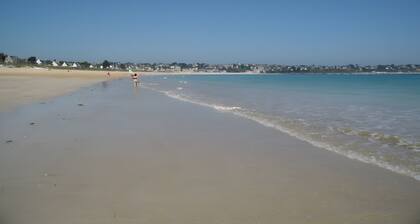 Gßte Joly : maison de vacances avec terrasse privée, jardin et Wi-Fi à Corseul