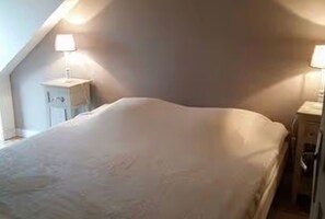 Silitysrauta/-lauta, Wi-Fi, vuodevaatteet