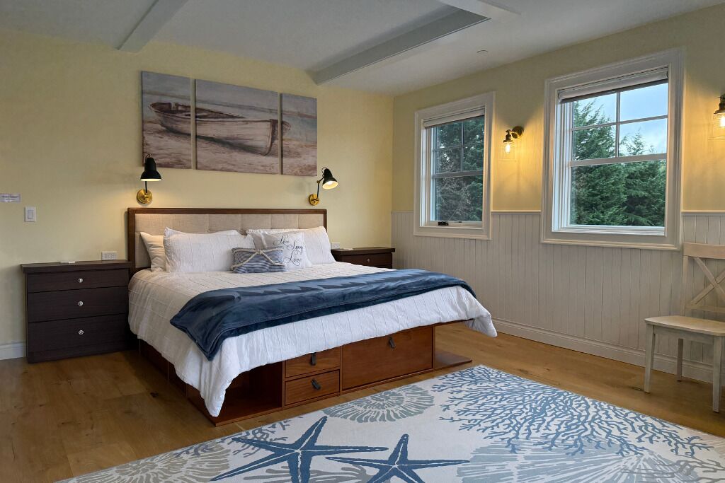 5 bedrooms, iron/ironing board, WiFi, bed sheets