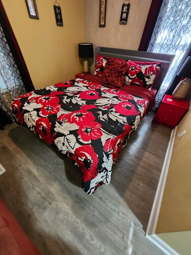 3-bedroom  house in welcoming Garner with cool BAMBOO for relaxing stays