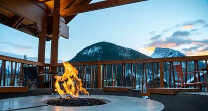 Central Banff Rockies Suite | Rooftop Hot Pools!
