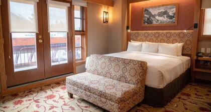 King Suite w/ Fireplace & Mountain Views