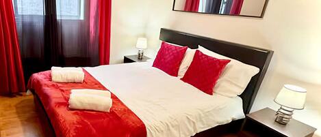 2 bedrooms, iron/ironing board, WiFi