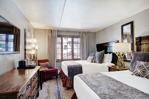 In-room safe, iron/ironing board, free WiFi, bed sheets - 2 Double Beds | Access to Pool + Hot Tubs (Vail)