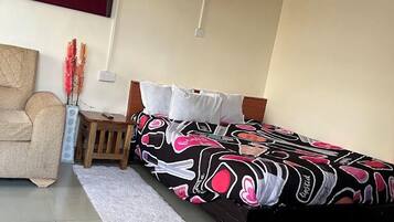 Habitación individual estándar, vista a la ciudad | Wifi gratis y ropa de cama
