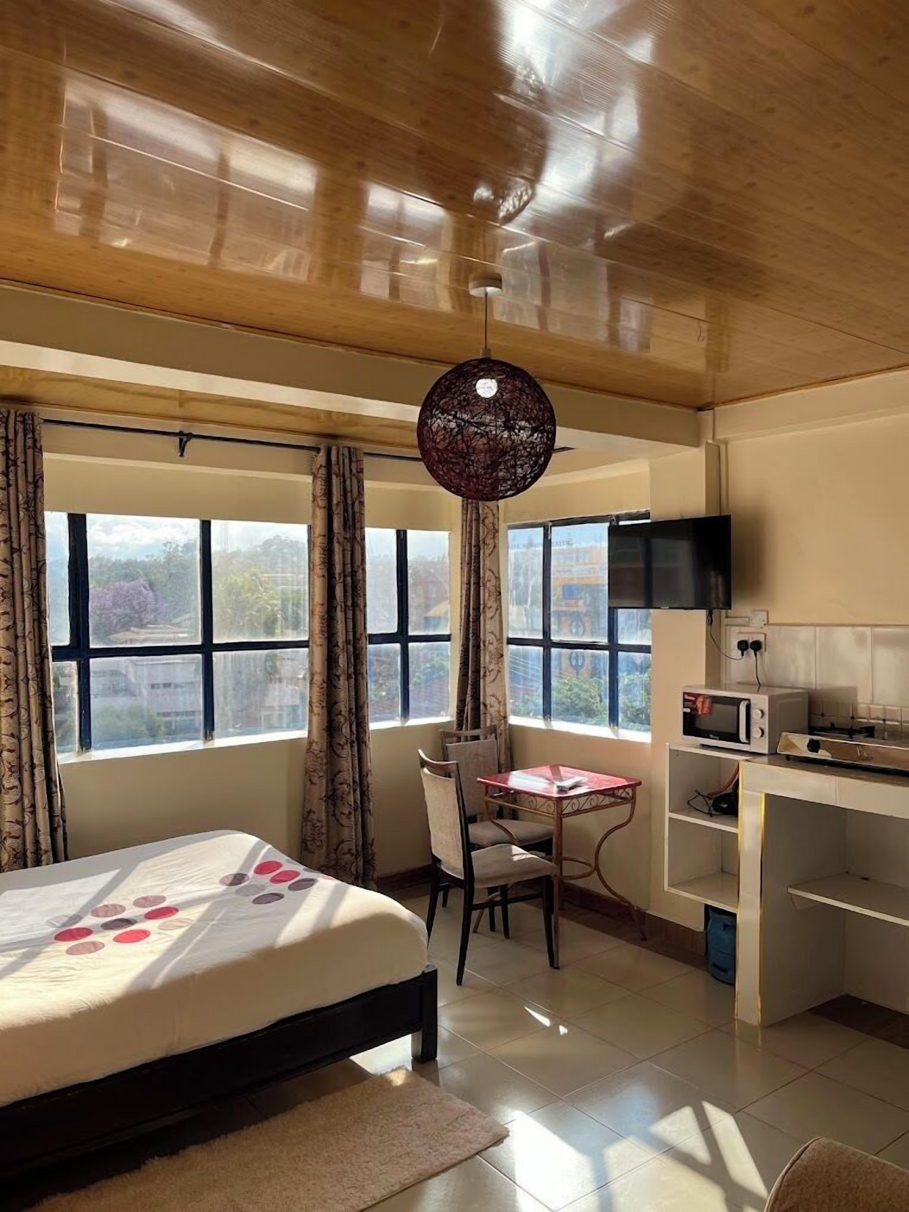 スタンダード ダブルルーム シティビュー | WiFi (無料)、ベッドシーツ