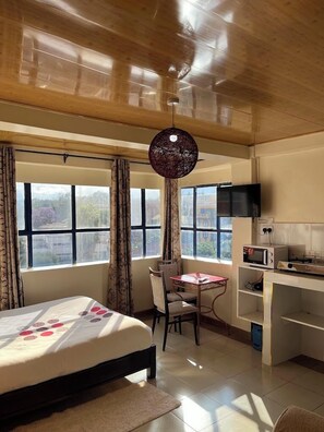 Chambre Double Standard, vue ville | Wi-Fi gratuit, draps fournis