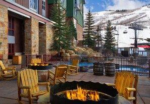 Property grounds - Marriott Mountainside. 1 Bdrm. Full kitchen. Ski In-Ski Out. Laundry in unit. (Park City)