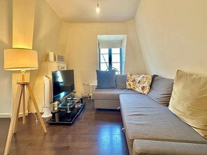 Living area - Eversholt View Apartment (London)