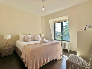 2 bedrooms, iron/ironing board, free WiFi, bed sheets - Eversholt View Apartment (London)