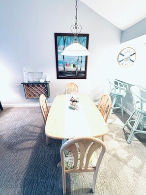 Dining - Seasonal condo rental available February 1 with heated pool, tennis, pickleball (Venice)