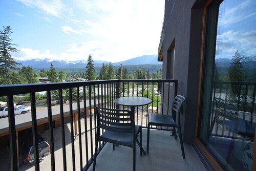 Golden Moments - Downtown Condo