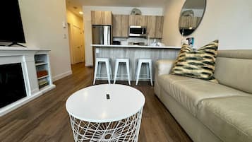 Smart TV, fireplace
