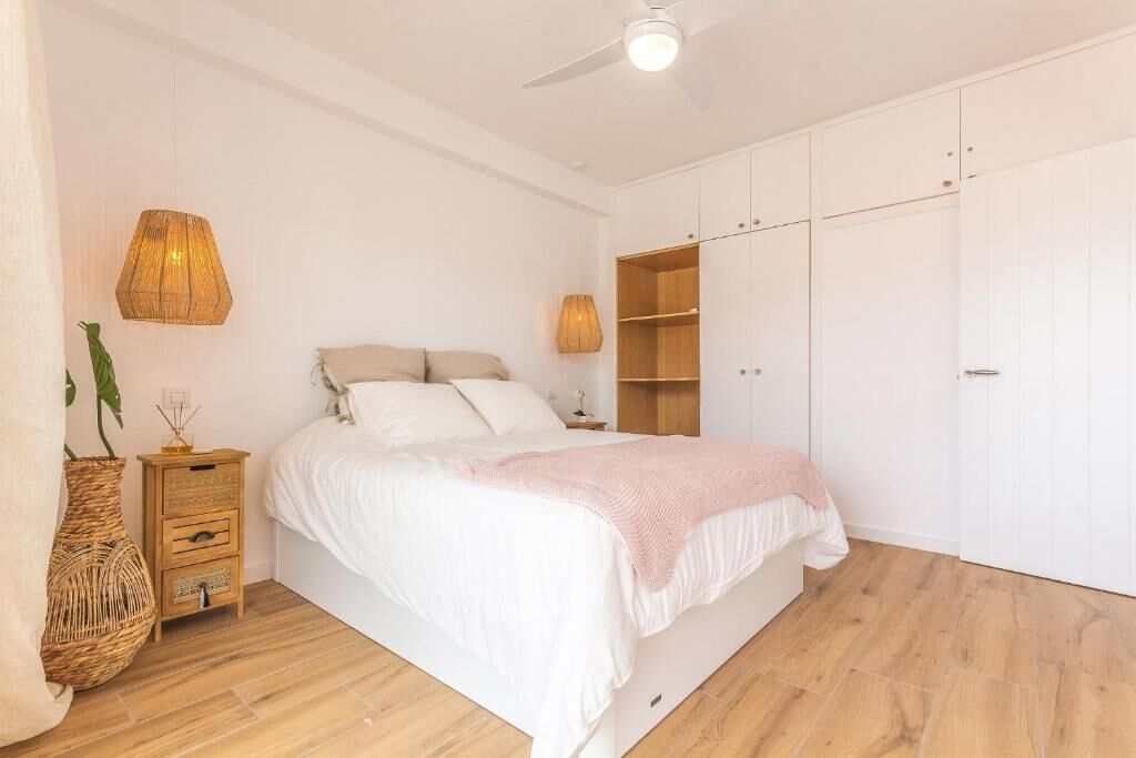 Tabla de planchar con plancha, Internet, ropa de cama
