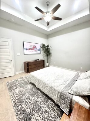 3 slaapkamers, een strijkplank/strijkijzer, wifi, beddengoed