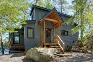 Exterior detail - Cozy, brand new cottage with massive dock! Just 5 minutes form the KEE to BALA (BALA)