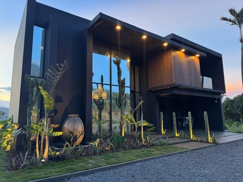 LUXURY HOME - CASA LAVA, PANORAMIC VIEWS OF VOLCAN DE FUEGO