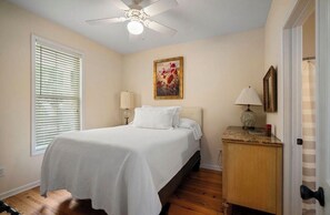 7 bedrooms, desk, iron/ironing board, free WiFi - Incredible gated estate in the heart of downtown Aiken- MASTERS WEEK DREAM HOME (Aiken)