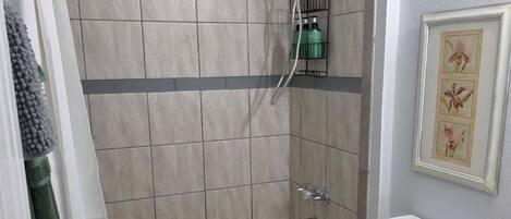 Toallas, jabón, papel de baño