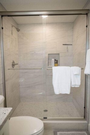 Shower, soap, shampoo, toilet paper - Cornerstone House (St. Augustine)