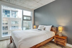 WiFi - Furnished 2 Bedroom Apartment in Montreal | Humaniti Building (Montreal)