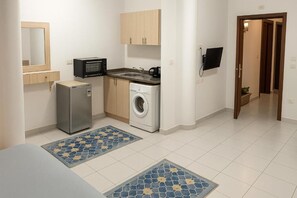 Deluxe-Studio, Balkon, Strandblick | Innenbereich