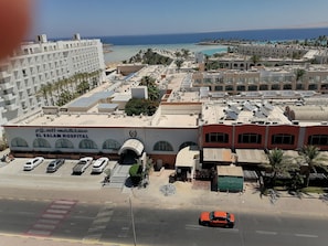 A hospital building with a clear view of the adjacent beach and ocean. - Majestic apartments (Hurghada)