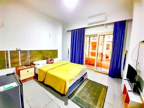 Estúdio econômico, sacada, vista para a cidade | Escrivaninha, espaço de trabalho para notebook, Wi-Fi (sobretaxa)