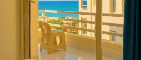 Comfort-studio, parveke, rantanäköala | Työpöytä, kannettavalle tietokoneelle sopiva työtila, Wi-Fi