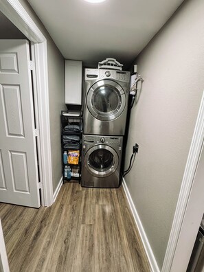 Interior - 3 Bedroom Home near Hospital, Golf, and Gentle Living. (Sherwood)