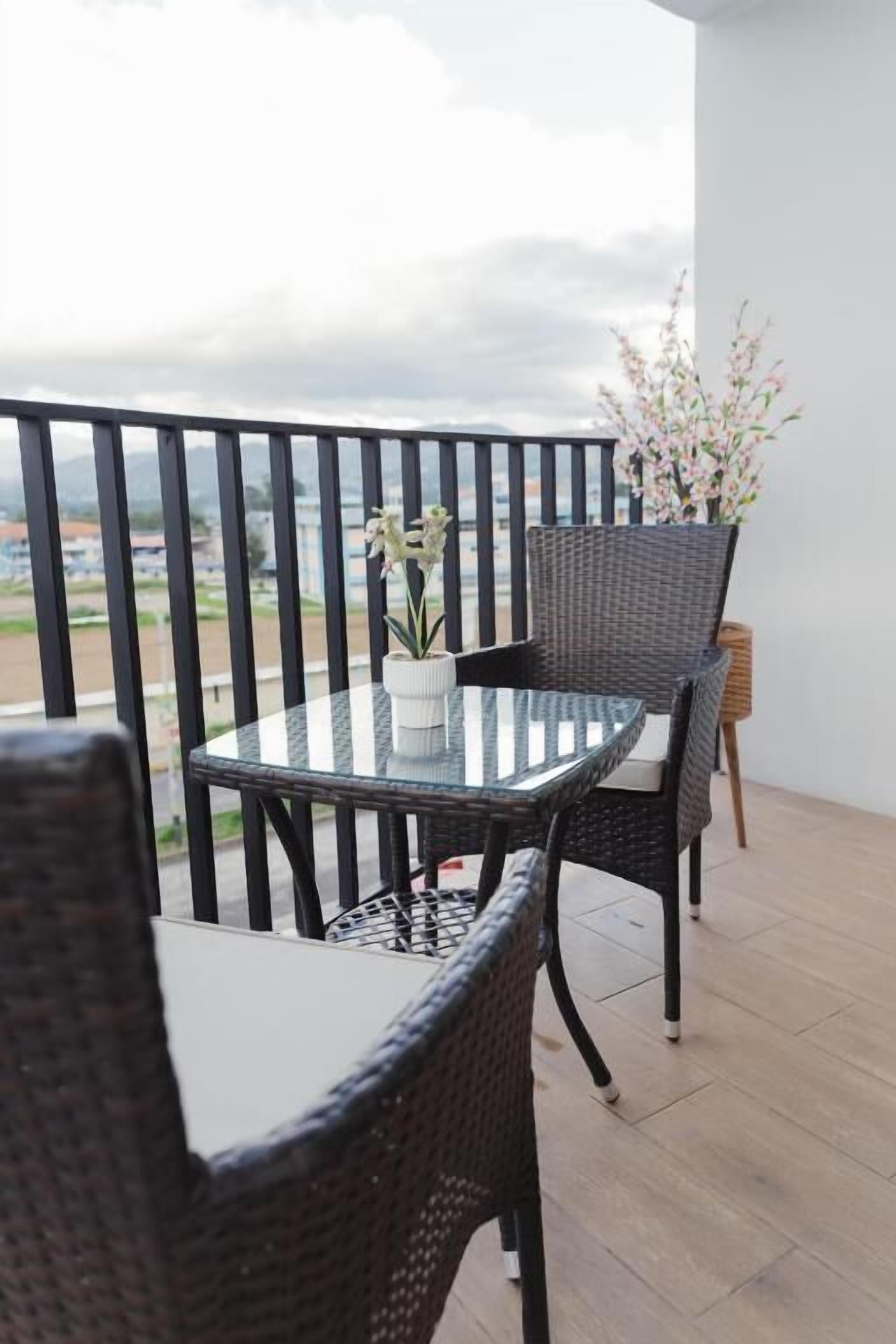 Deluxe Suite, Balcony, City View | Outdoor dining