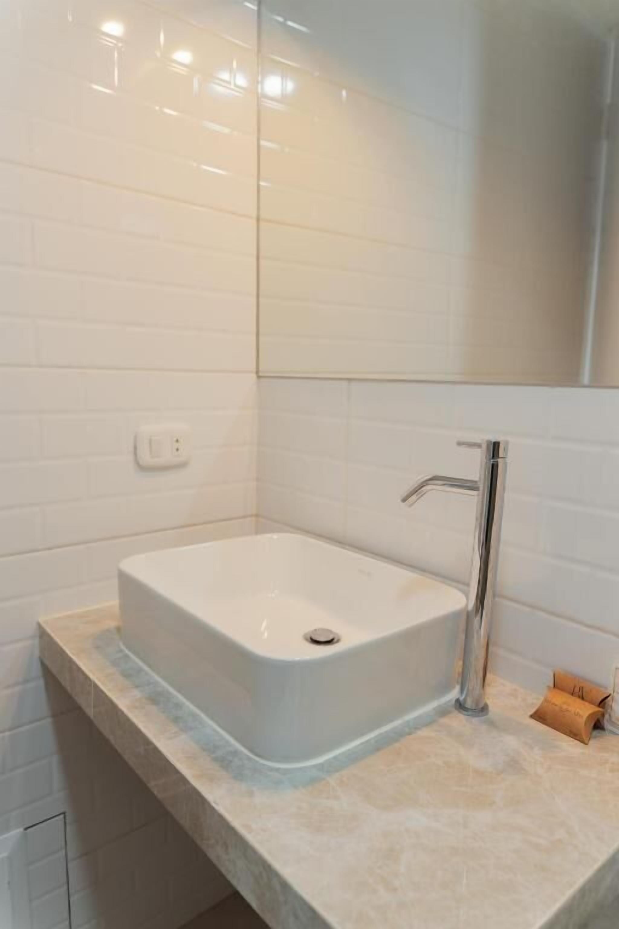 Comfort Twin Room, Balcony, City View | Bathroom | Shower, hair dryer, towels, soap