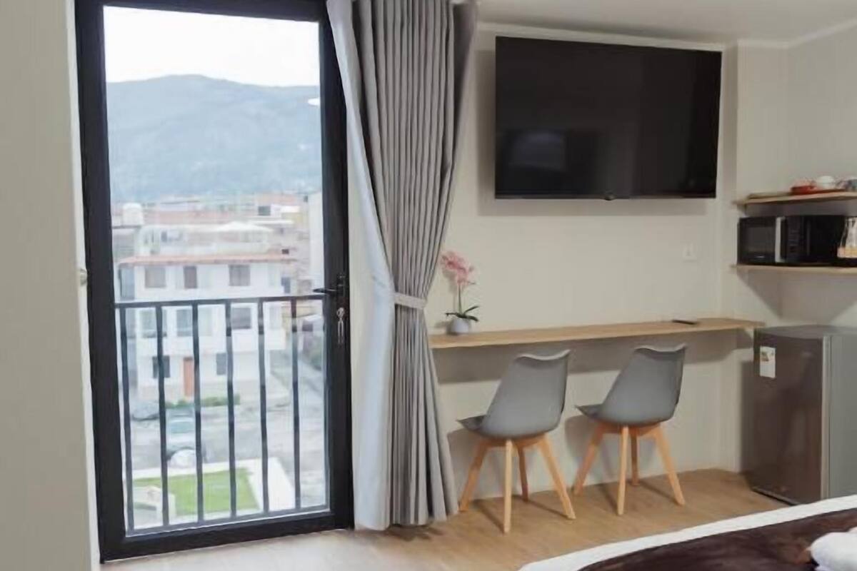 Desk, laptop workspace, free WiFi