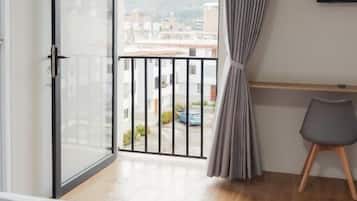 Desk, laptop workspace, free WiFi