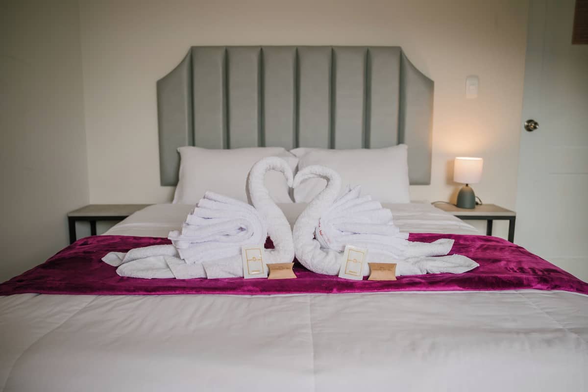 Skrivbord, arbetsyta för laptop och gratis wi-fi